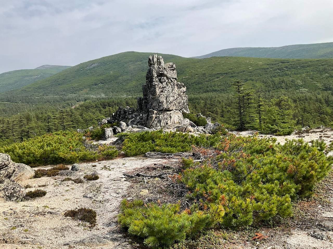 Магадан владивосток время. Магадан на краю земли. Магадан фото. Магадан море. Показать Магаданский перевал.