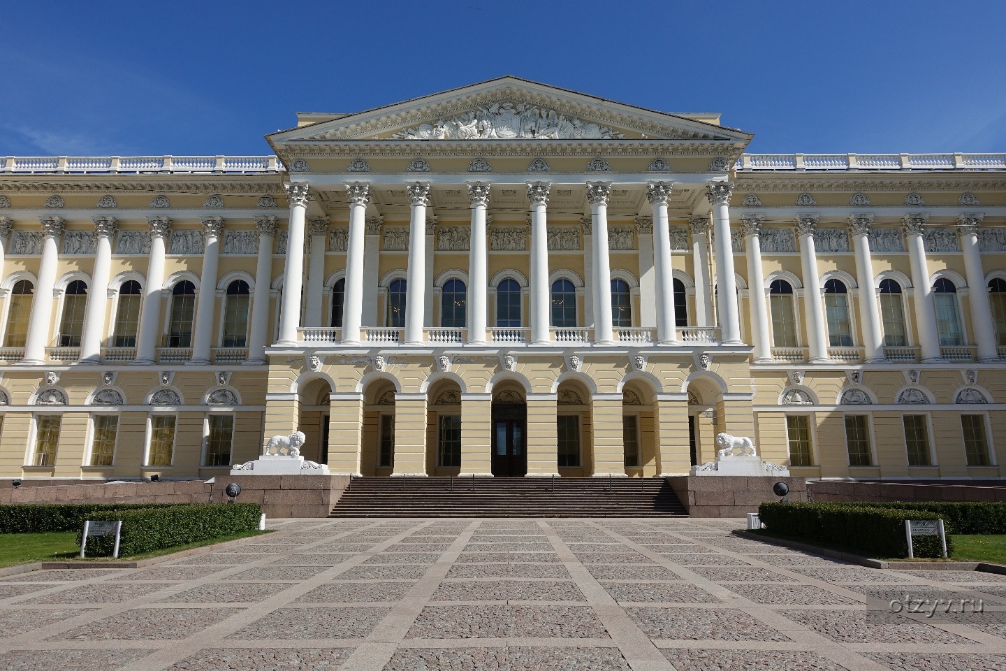 Желтый дворец в Санкт-Петербурге