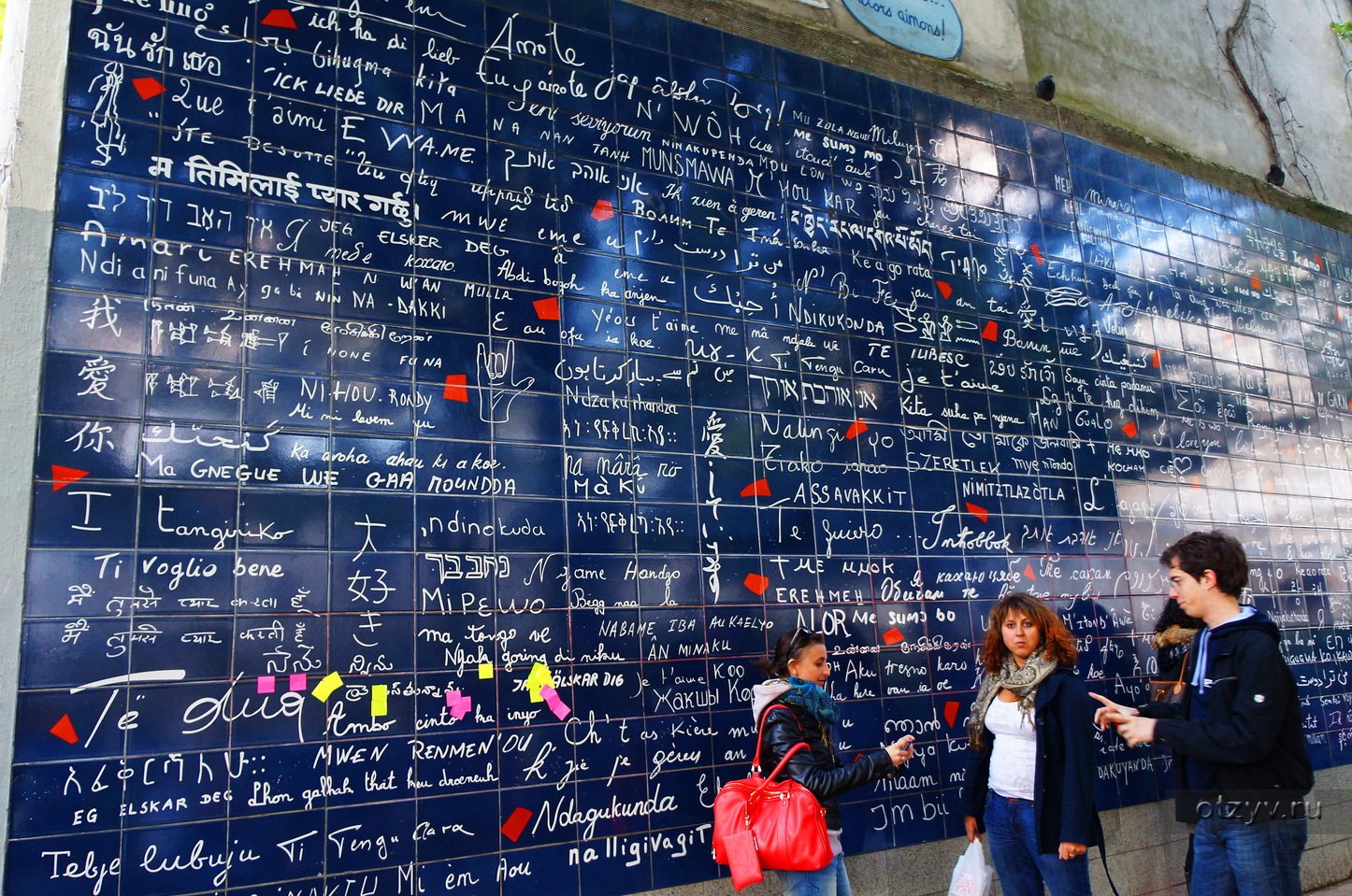 Париж Монмартр стена любви