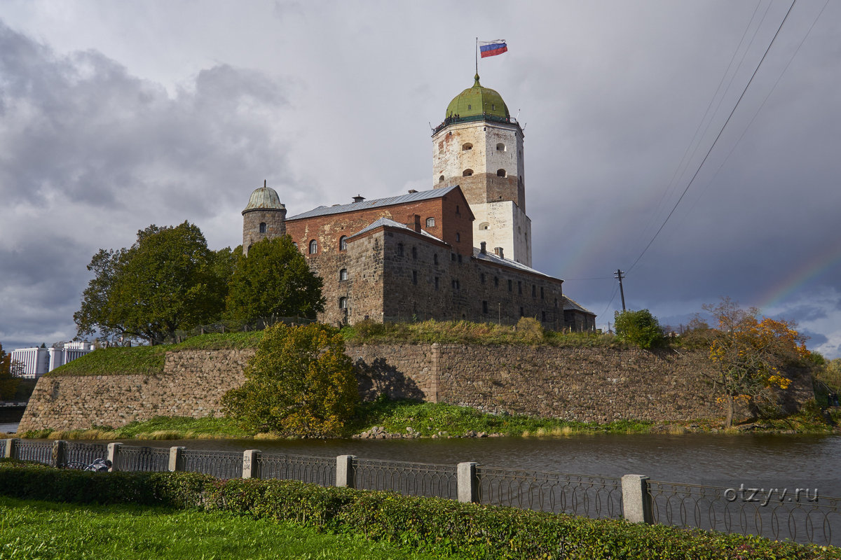 Выборг 3 дня. Выборгский замок Центральная башня. Священная крепость Выборг. Выборгский замок в старину. Выборг 2000.