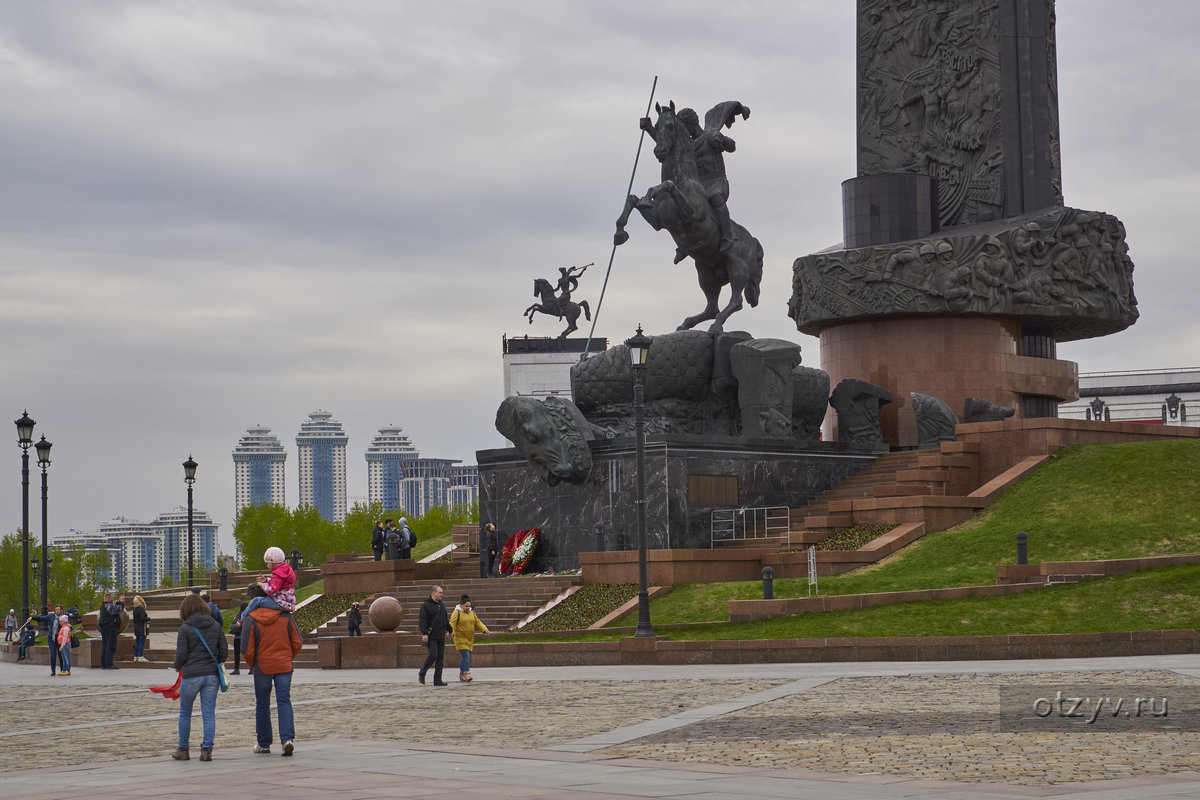 Поклонная гора в москве леопард