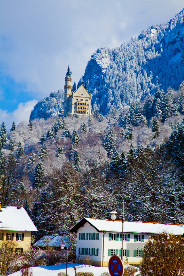 замок нойшванштайн. бавария зимой. германия бавария берхтесгаденер. замок в альпах нойшванштайн. замок нойшванштайн.