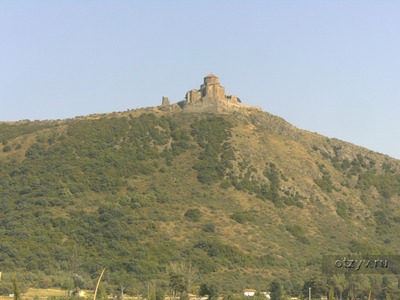 Джвари церковь 6-го века, расположенная на высоком холме над городом 