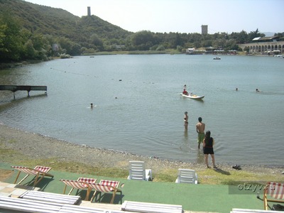 Озеро в горах над Тбилиси, где я поплавал прежде, чем продолжить путь в Армению