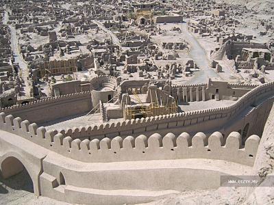 Средневековый Арг-е Бам построен из необожженного кирпича и глины 