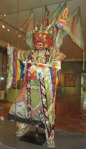 Шаман – экспонат в Музее изобразительных искусств в Улан-Баторе