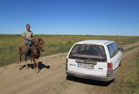Встреча с молодым монгольцем на лошади в восточной части страны