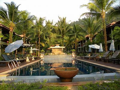 Фото второго бассейна в отеле Khao Lak Bay Front Resort