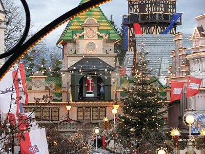 Немецкая часть,внизу площадь с рождественским базаром