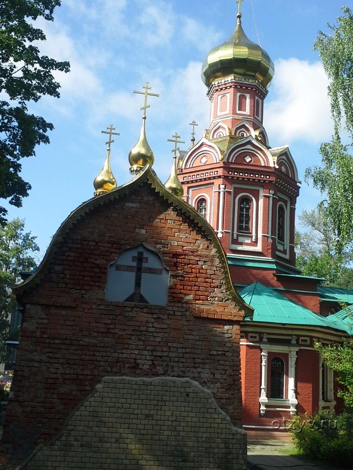 Подмосковные церкви. Знаменское Губайлово Церковь. Таксино Подмосковье Церковь. Самые старые храмы Подмосковья.