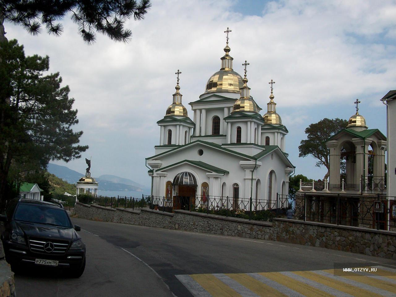 Храм Архангела Михаила в Гаспре