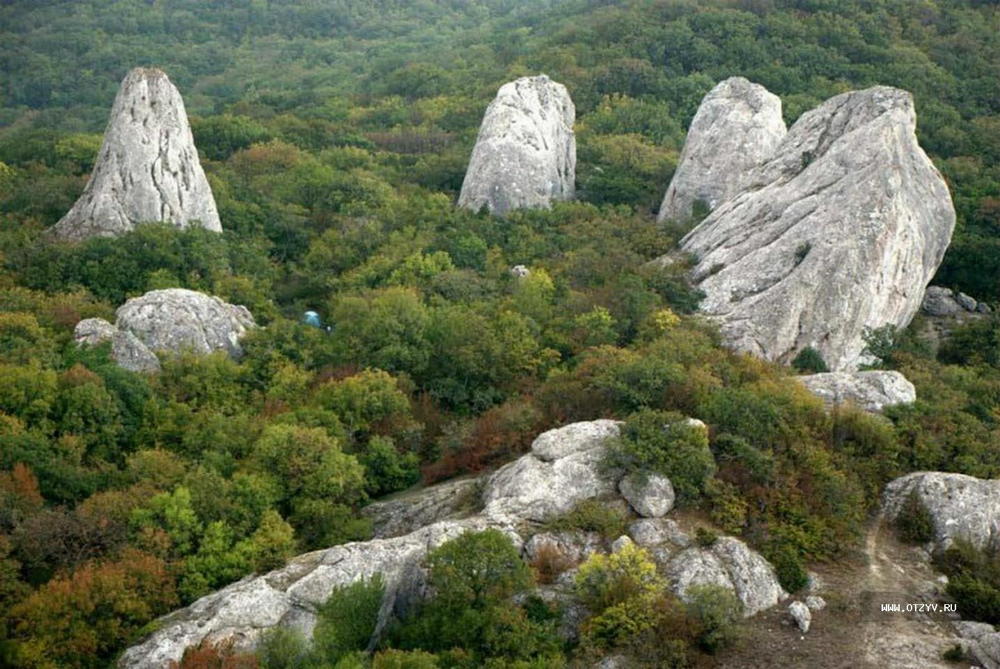 Храм солнца севастополь. Ильяс-Кая. Тышлар - храм солнца. Скалы Тышлар в Крыму. Гора храм солнца Крым.