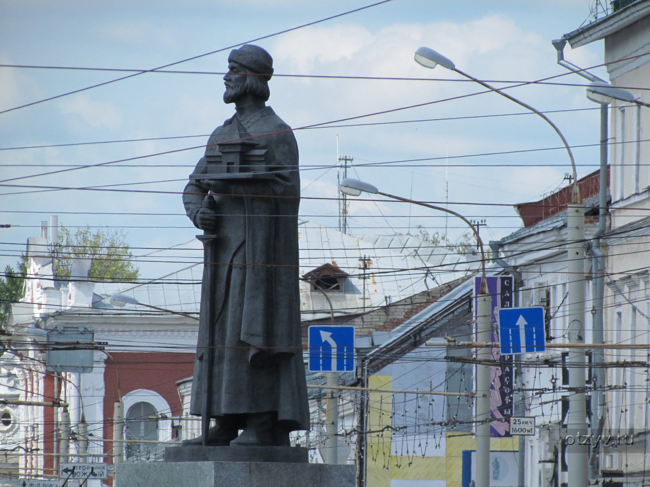 Часовня ярославского кремля. Ярославль экскурсии. Ярославль центр набережная. Исторический центр г ярославля юнеско. Тысячелетний ярославль.