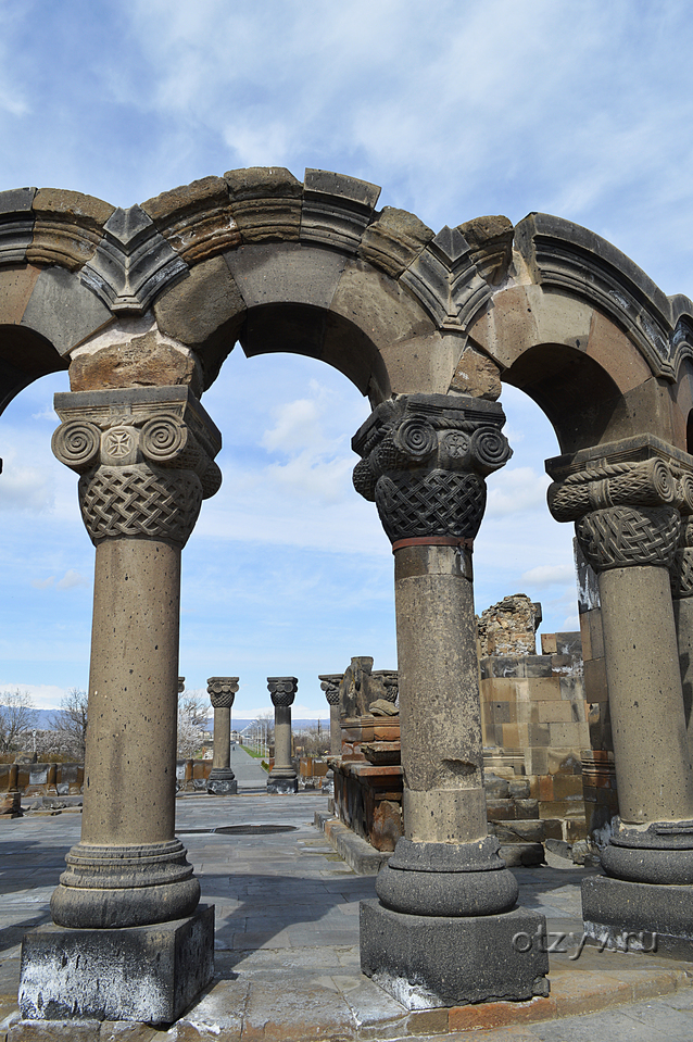 Где находится звартноц. Руины храма Звартноц. Эчмиадзин Звартноц. Звартноц монастырь Армения. Эчмиадзин - храм Звартноц.