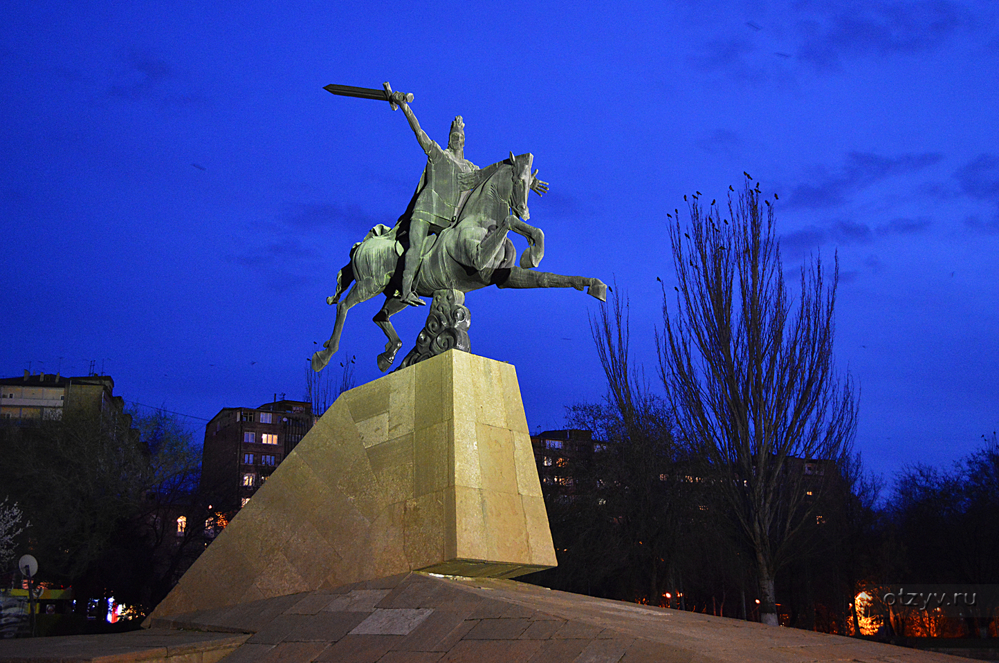 Памятник Вардану Мамиконяну в Гюмри