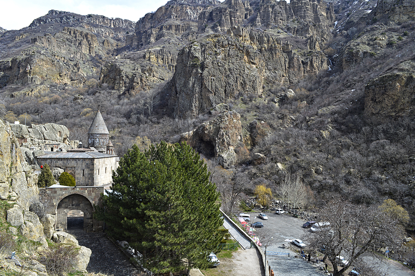Гарни гегард армения храм. Монастырь гегард. Монастырский комплекс гегард. Гарни гегард армения. Гегард как добраться.