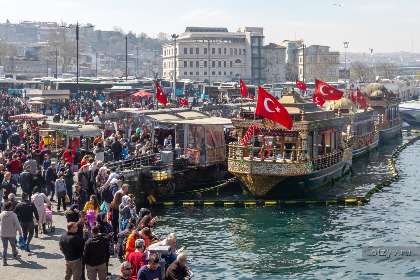 Туры в стамбул в апреле. Стамбул туристы. Стамбул в апреле. Стамбул для туристов 2022. Истанбул туристы.