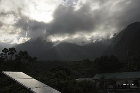 В Мириакамбе несколько домиков, комнаты по 4 человека с двумя 2-ярусными кроватями, цивильный санузел, кают-компания, электричество.