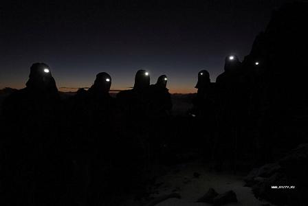 Как обычно, все самое интересное (штурм вершины) происходит в темноте.