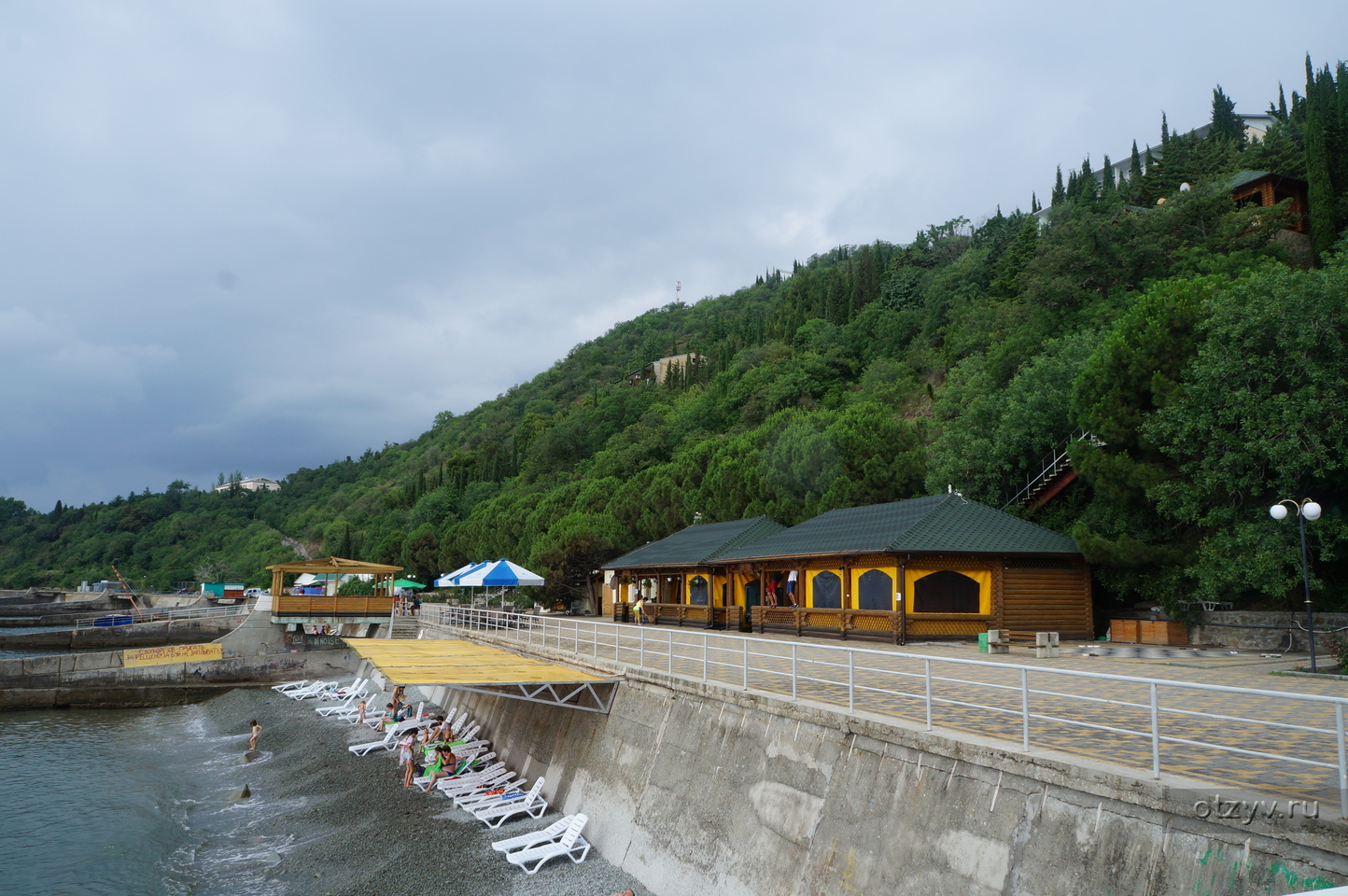 Отель береговой алушта. Малый Маяк Крым пансионат береговой. Алкштамалый Маяк пансионат береговой. Пансионат береговой Алушта. Крым пансионат Береговое Алушта.