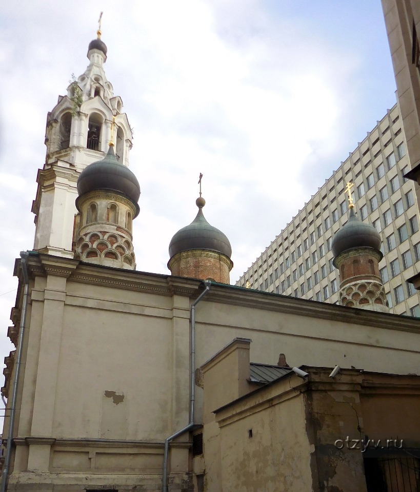 Церковь в центре. Храмы в центре Москвы. Маленькая Церковь в центре Москвы. Церкви Москвы в центре Москвы. Часовня в центре Москвы.