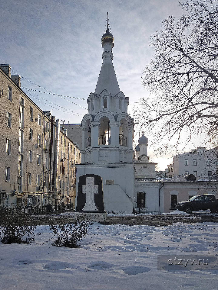 Часовня на площади