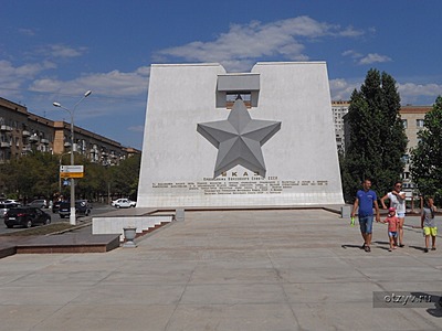 Мемориальный одиночный комплекс из двух видов гранитов Гвардейск Ваза. Токовский гранит Ладушкин
