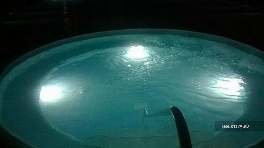 Ночной джакузи-бассейн