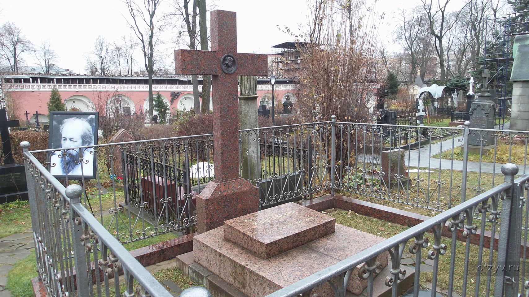 Могила дарьи салтыковой на донском кладбище фото