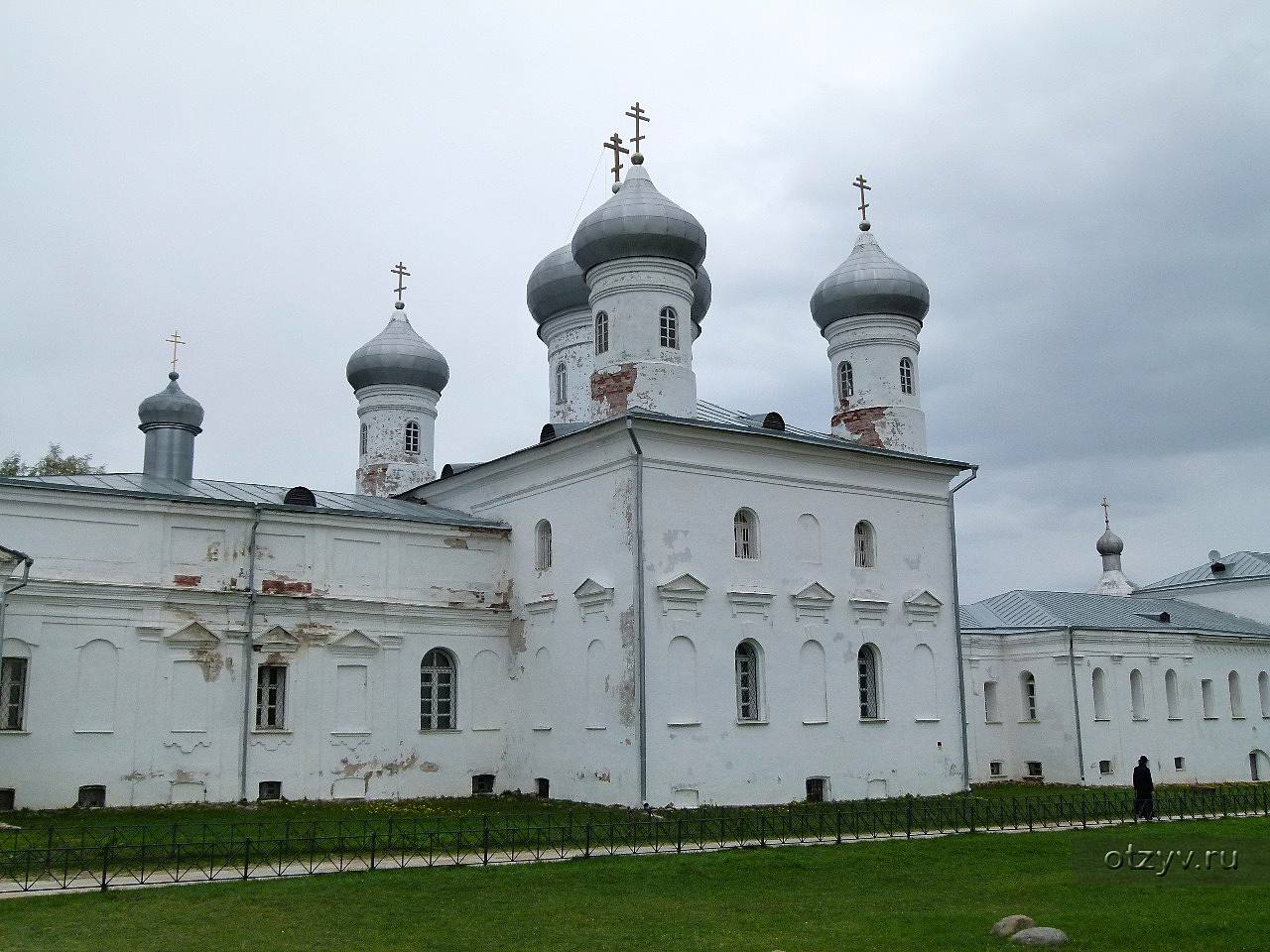 Благовещенский мячинский монастырь великий новгород. Крестовоздвиженский собор великий новгород. Юрьев монастырь великий новгород. Новгородский кремль юрьев монастырь великий новгород. Юрьев монастырь в новгороде.