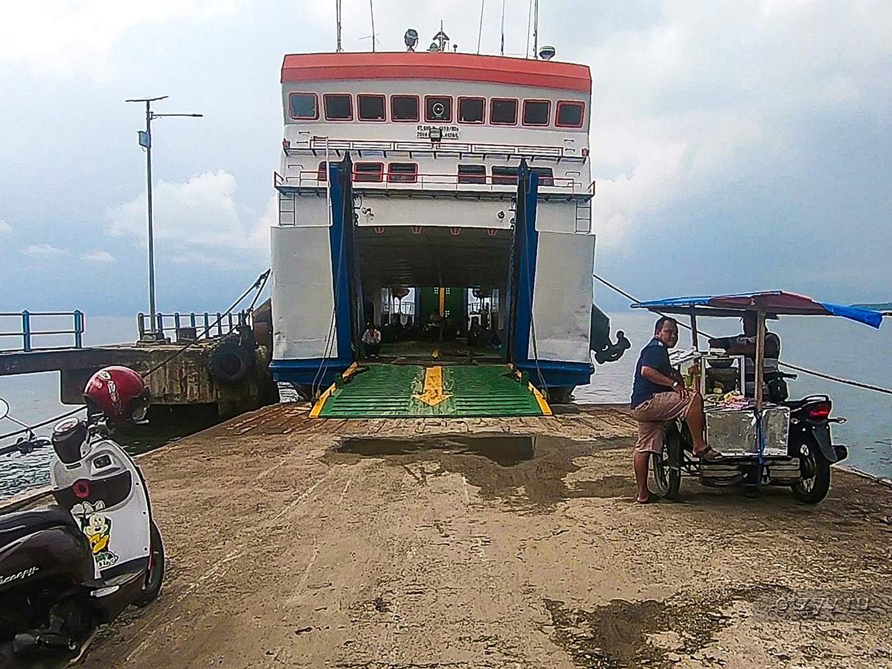 канатный паром. красноселькуп таз река. паром для переправы через реку. детская площадка переправы деревянные. переправа.