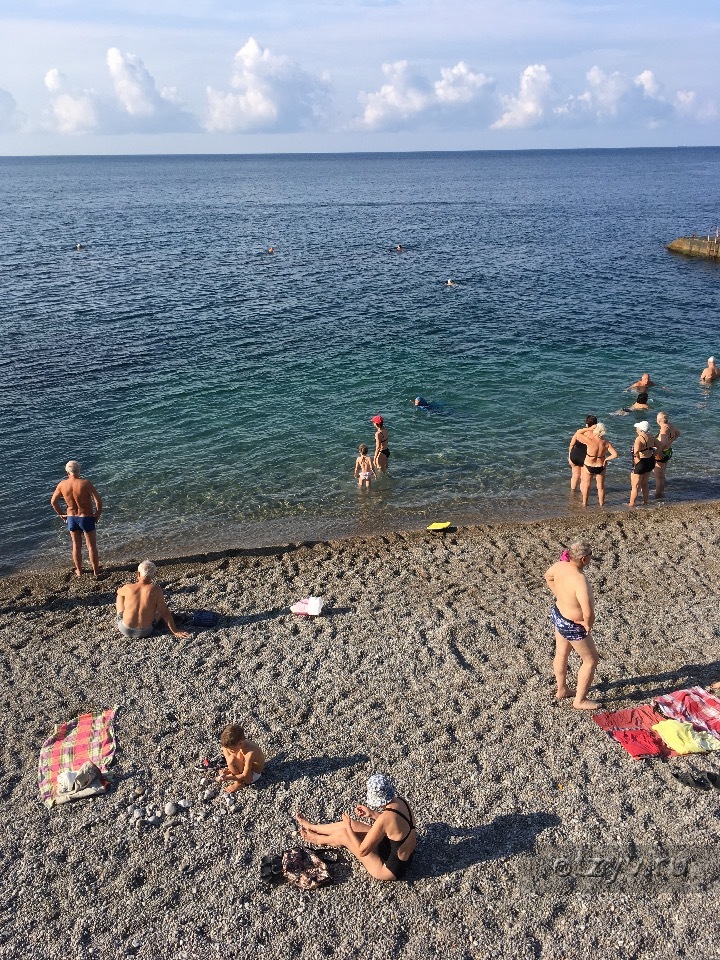 moya-zhena-izmenila-na-otdihe-v-sanatorii-porno-film-pro-zahvat-samoleta-i-seksom-s-pilotom