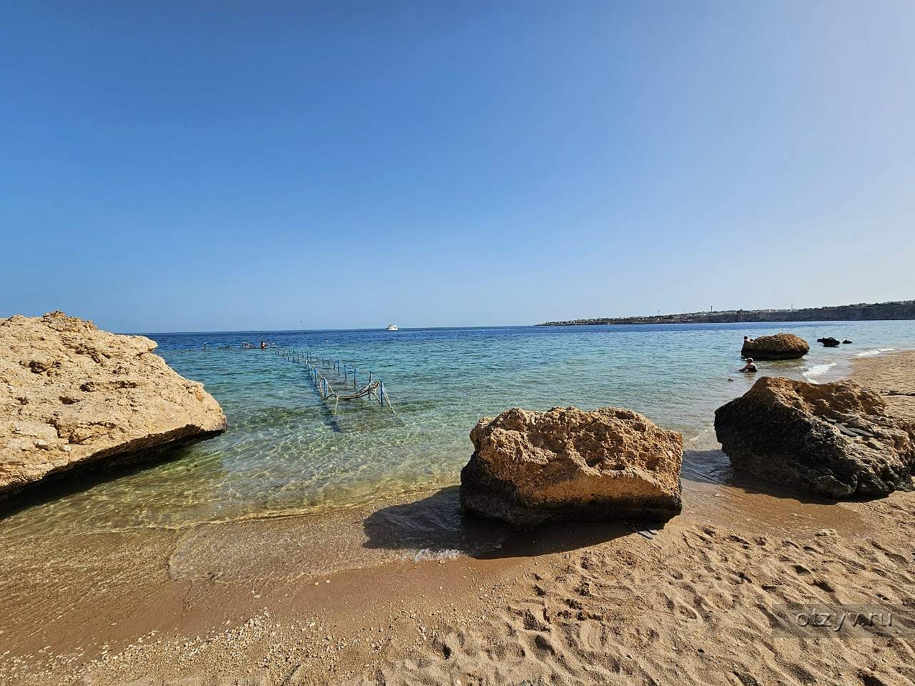Шарм клуб бич. Sharm Club Beach Resort. Шарм-Эль-Шейх дикий пляж. Вид сверху пляж Шарм Эль Шейх. Россия Шарм Эль Шейх.
