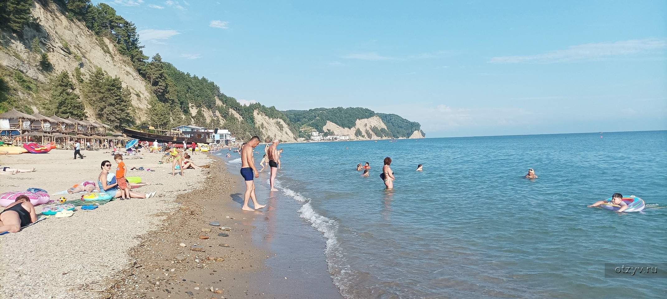 белый пляж абхазия