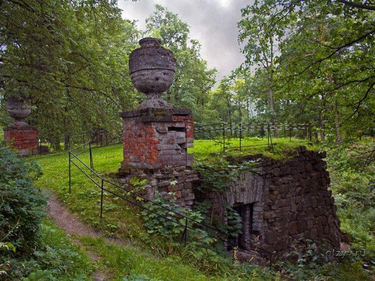 руинный остров в петергофе