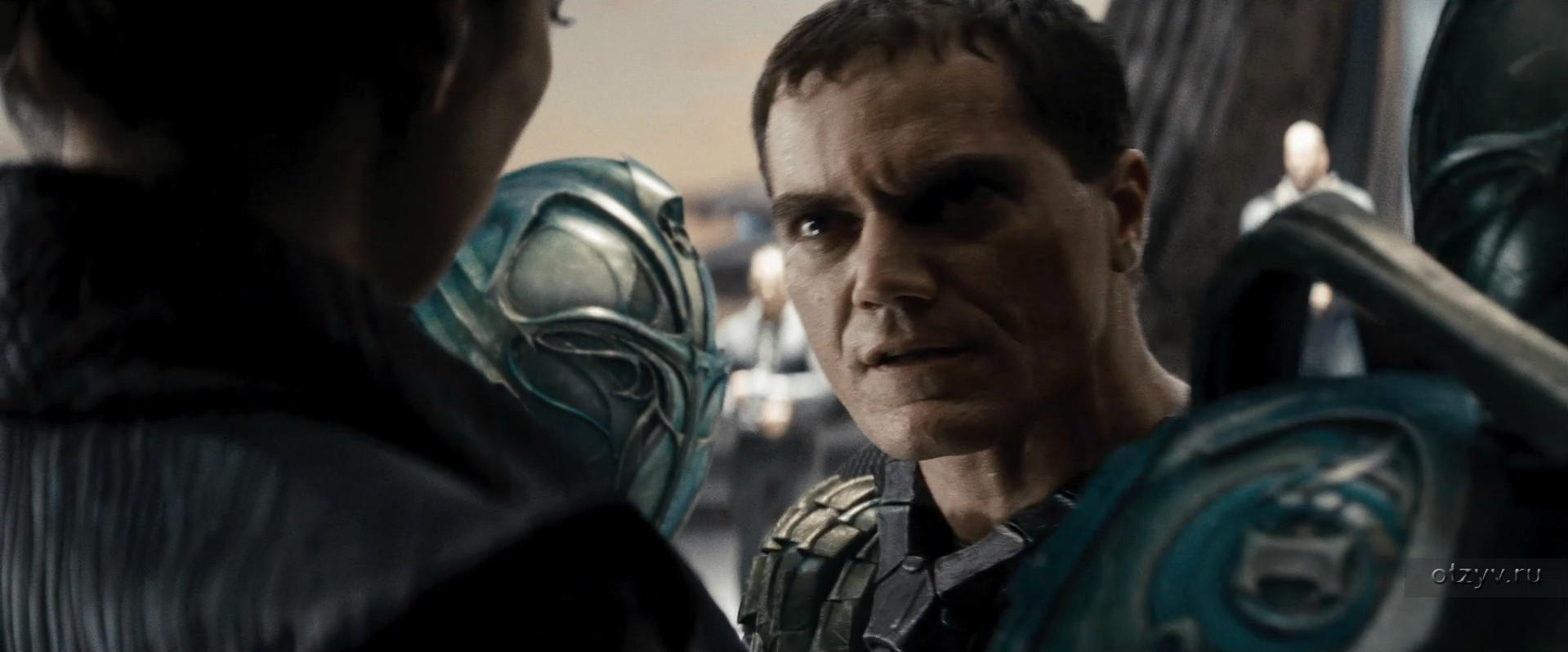 Спасает людей человек из стали. Man of Steel 2013 кадры. Человек из стали 2013 генерал зод кадры.
