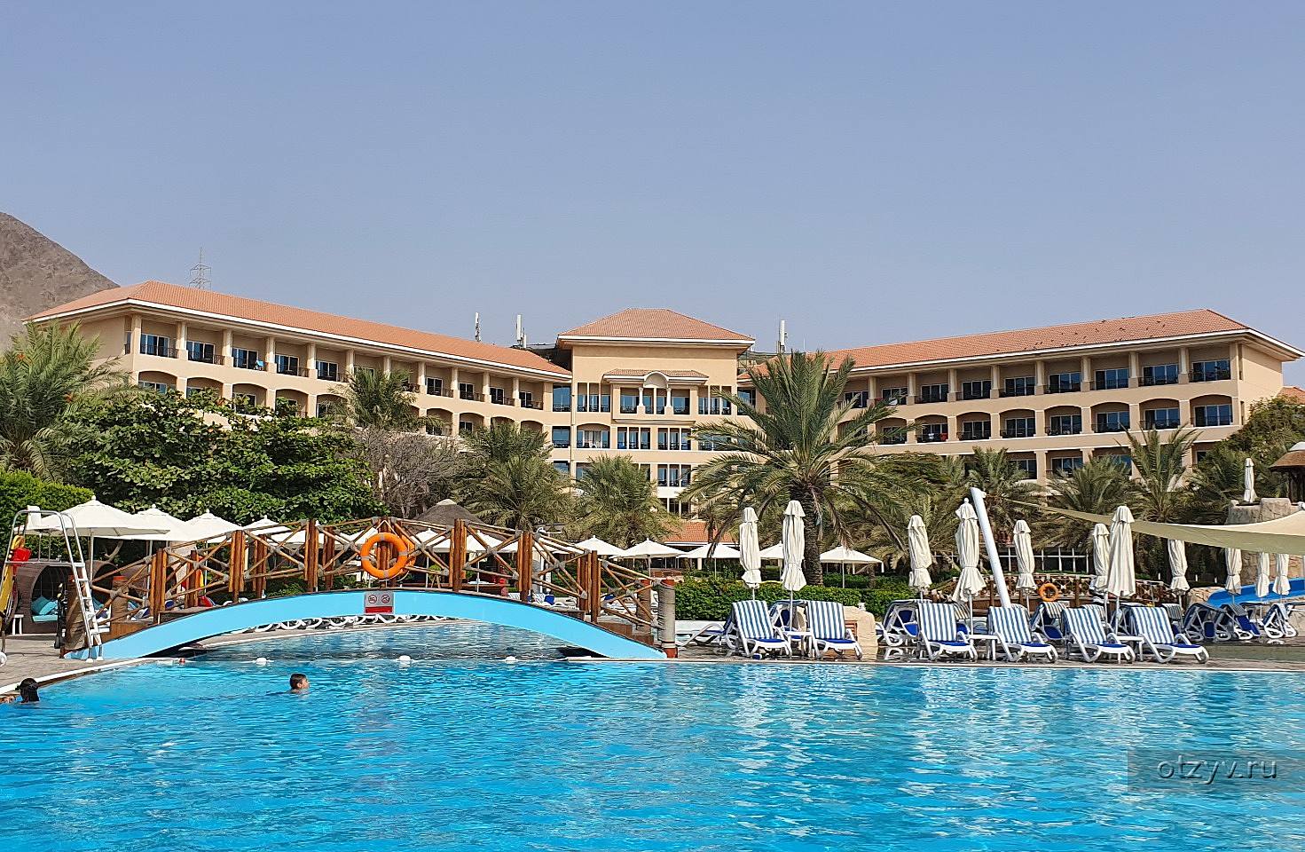 Отель Fujairah Rotana Resort 5*