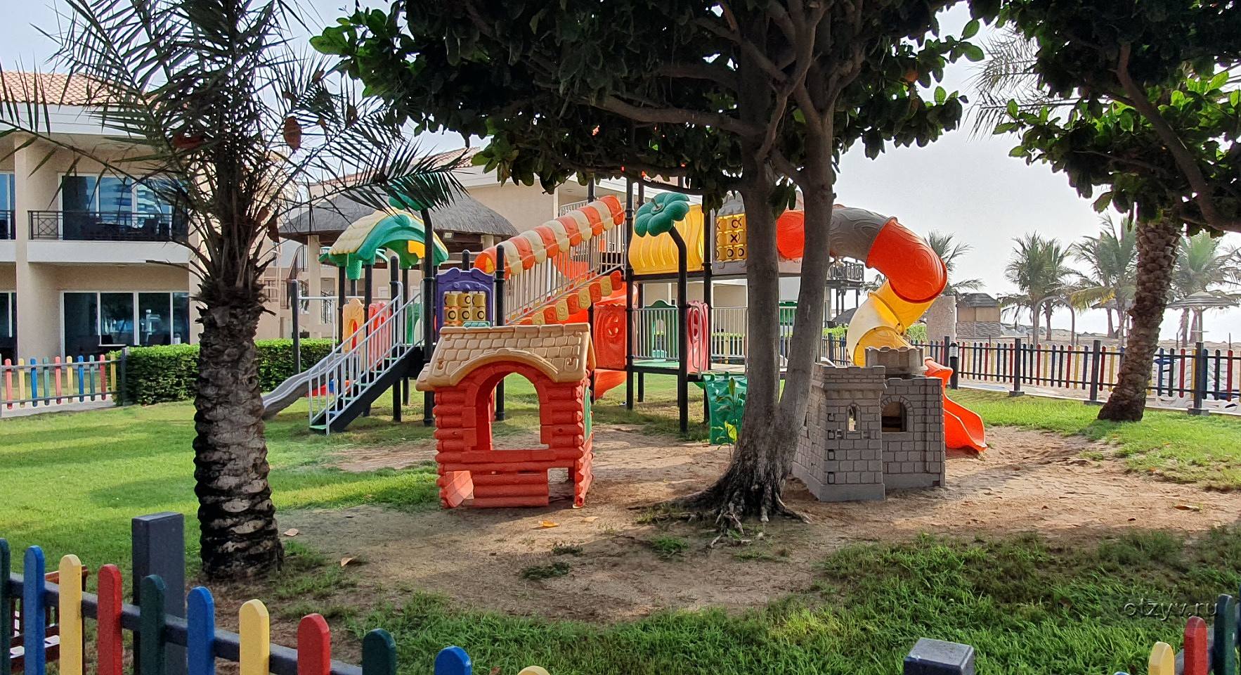 Fujairah Rotana детская площадка