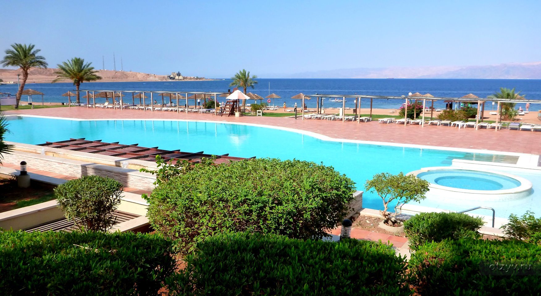 Grand swiss-belresort beach tala bay. Иордания акаба море. Grand swiss. Иордания отель зендомы. Акаба рэдиссон.