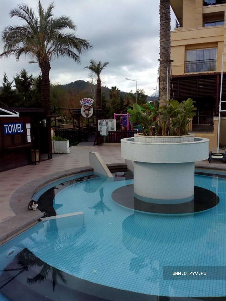 Crystal De Luxe Resort & Spa